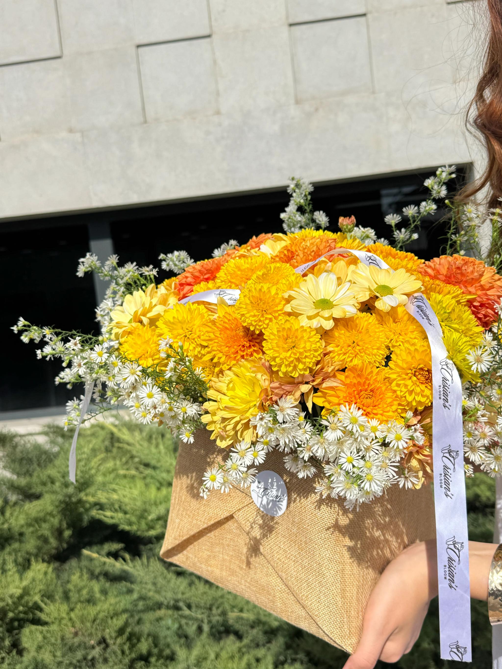 Chrysanthemums in a box | ծաղիկներ, ծաղկեպսակներ, բույսեր Երևան