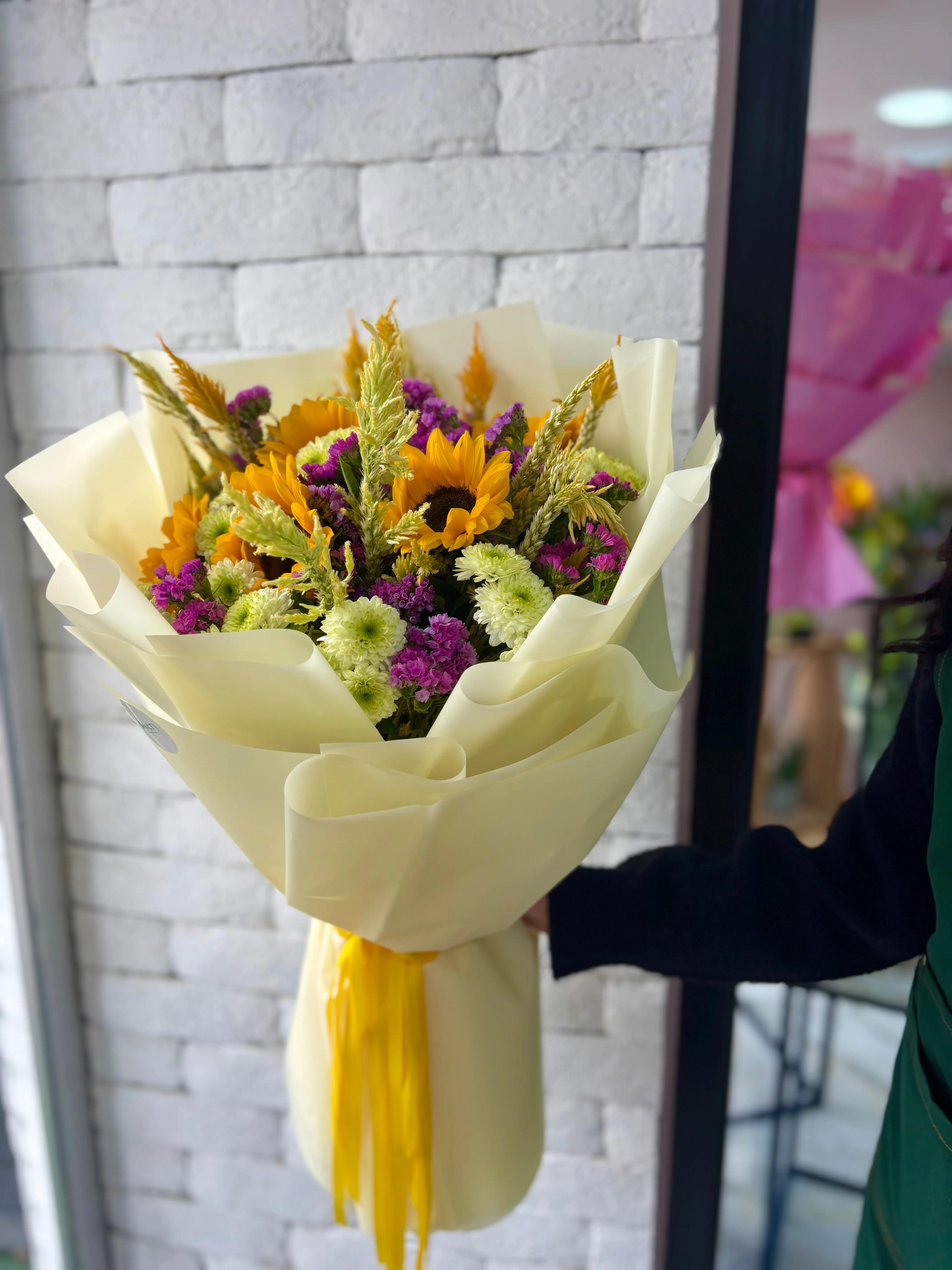 A bright bunch | ծաղիկներ, ծաղկեպսակներ, բույսեր - առաքում Երևան