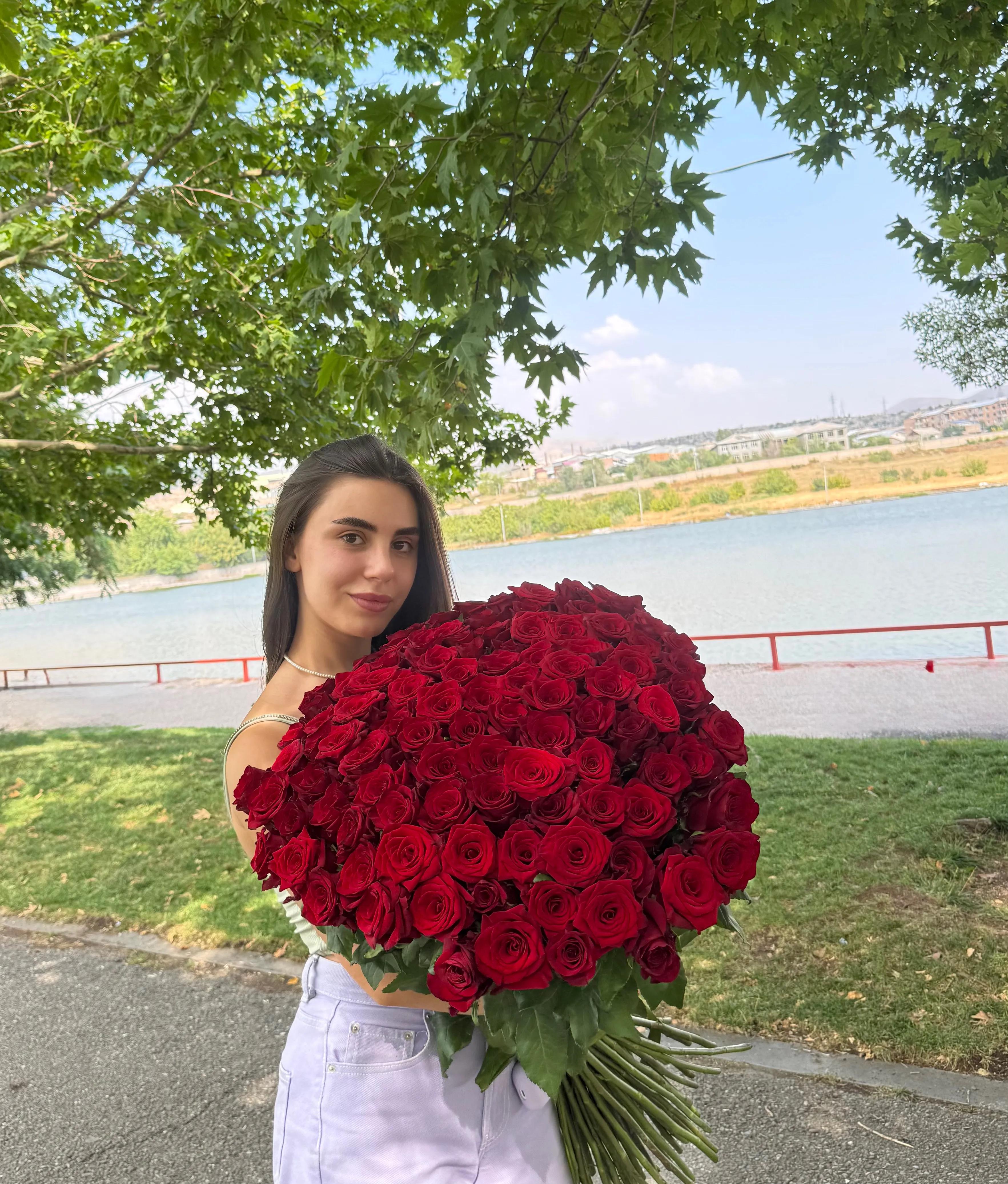 Շքեղ վարդերի փունջ | ծաղիկներ, ծաղկեպսակներ, բույսեր - առաքում Երևան Շքեղ վարդերի փունջ | ծաղիկներ, ծաղկեպսակներ, բույսեր - առաքում Երևան