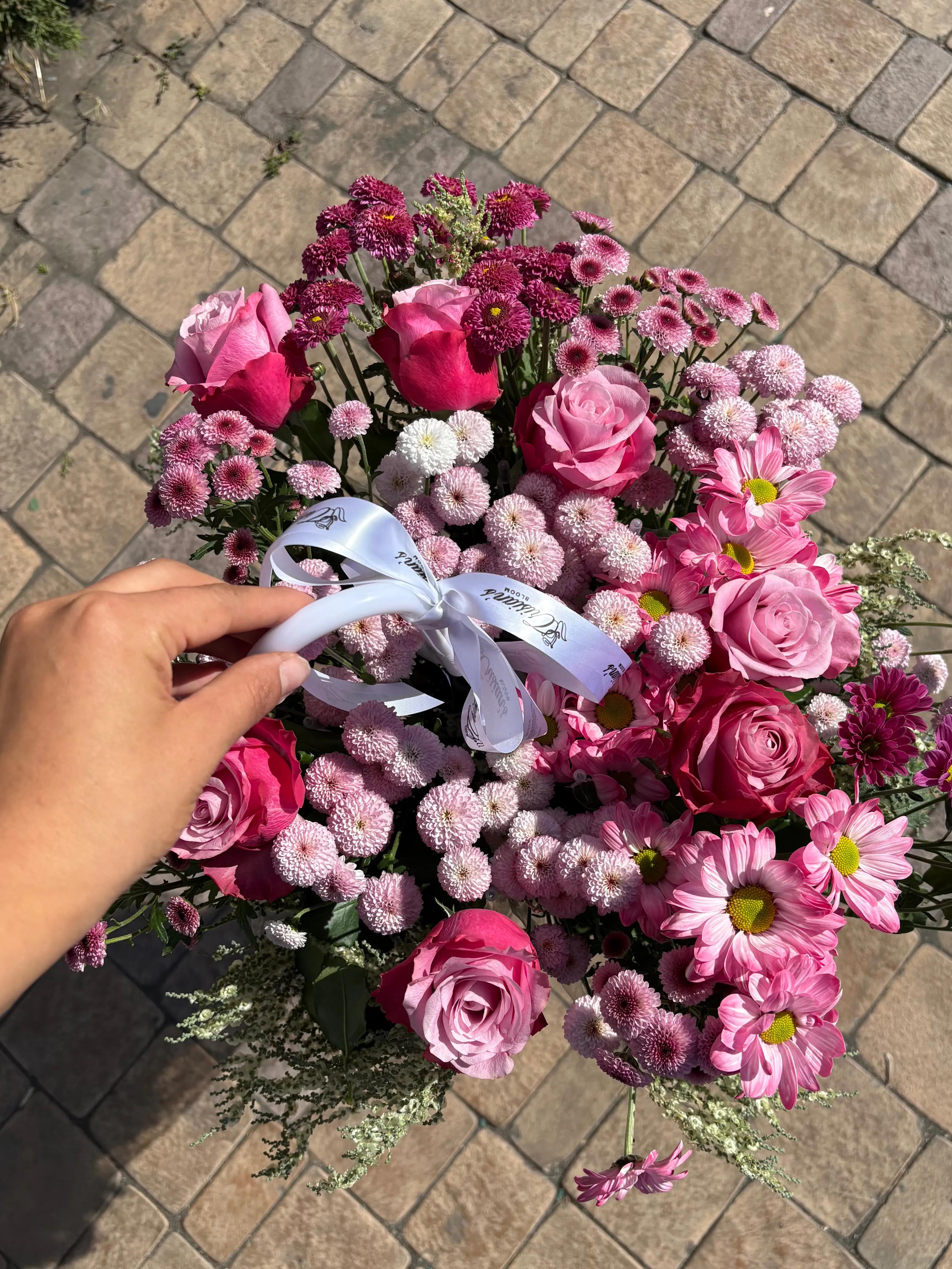 Flowers in a raincoat | ծաղիկներ, ծաղկեպսակներ, բույսեր - առաքում Երևան Flowers in a raincoat | ծաղիկներ, ծաղկեպսակներ, բույսեր - առաքում Երևան