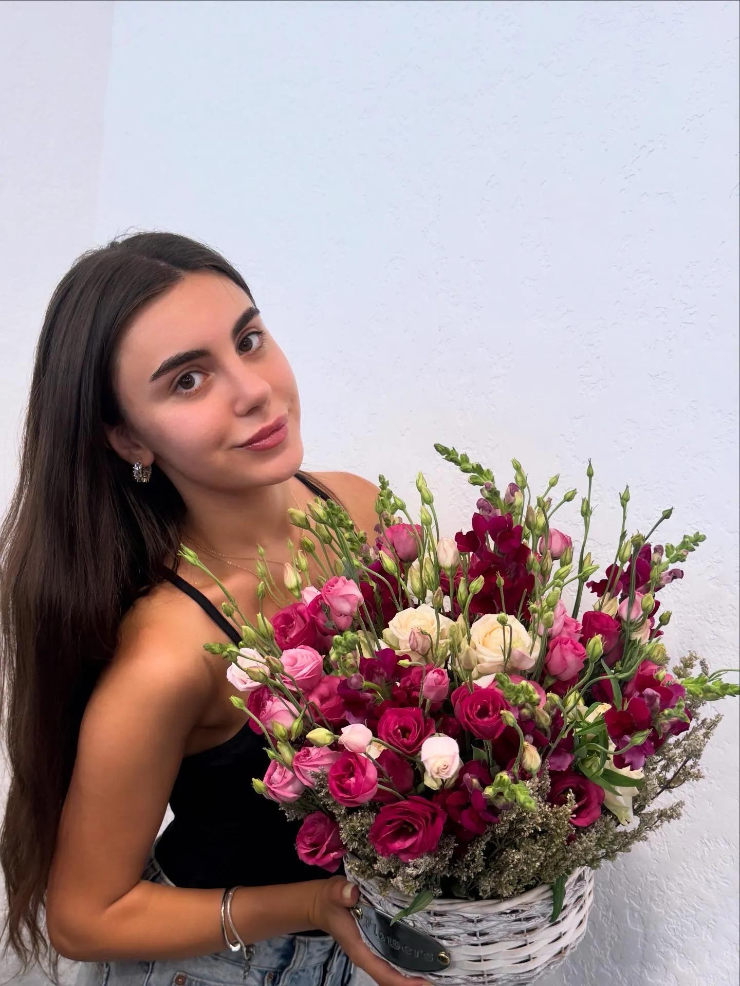 Flowers in a basket | ծաղիկներ, ծաղկեպսակներ, բույսեր Երևան Flowers in a basket | ծաղիկներ, ծաղկեպսակներ, բույսեր Երևան