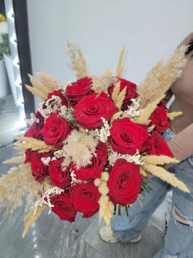 Creative bouquet of roses | ծաղիկներ, ծաղկեպսակներ, բույսեր - առաքում Երևան Creative bouquet of roses | ծաղիկներ, ծաղկեպսակներ, բույսեր - առաքում Երևան