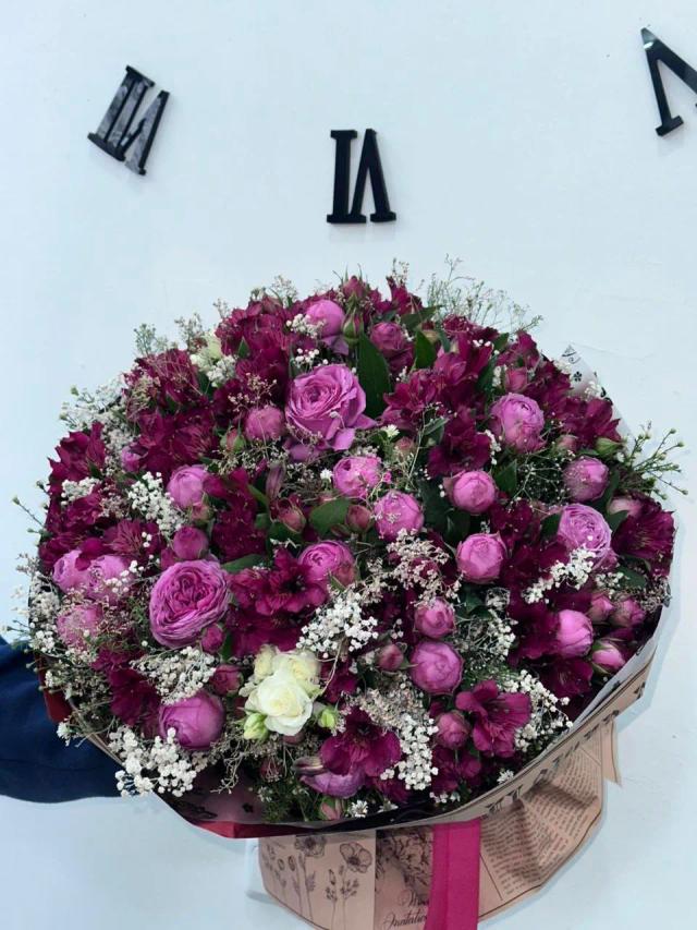 A luxurious bouquet | ծաղիկներ, ծաղկեպսակներ, բույսեր - առաքում Երևան A luxurious bouquet | ծաղիկներ, ծաղկեպսակներ, բույսեր - առաքում Երևան