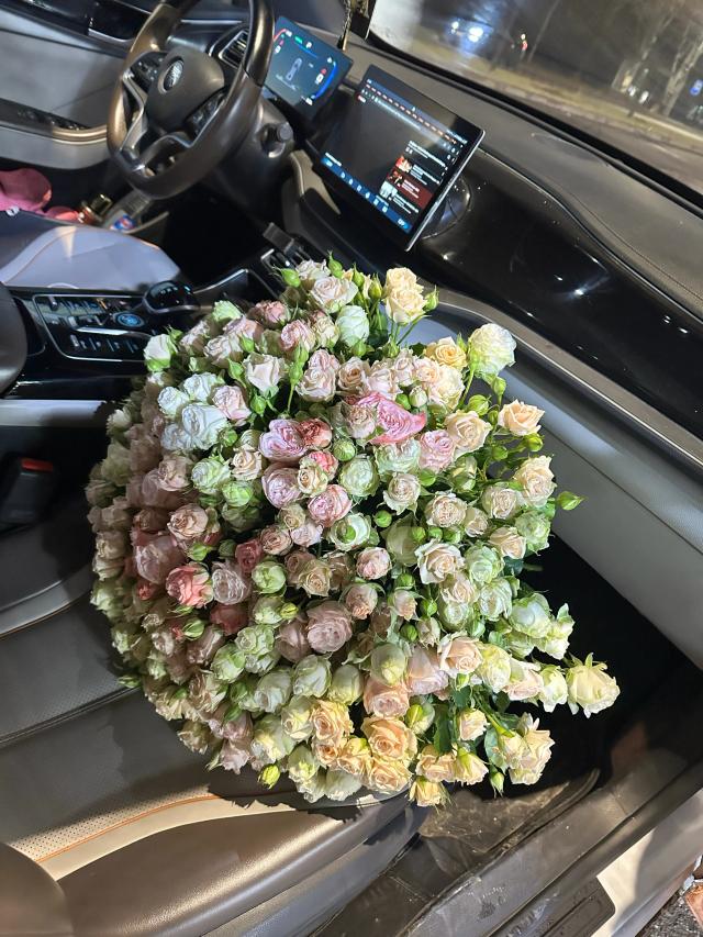 A gorgeous bunch | ծաղիկներ, ծաղկեպսակներ, բույսեր - առաքում Երևան A gorgeous bunch | ծաղիկներ, ծաղկեպսակներ, բույսեր - առաքում Երևան
